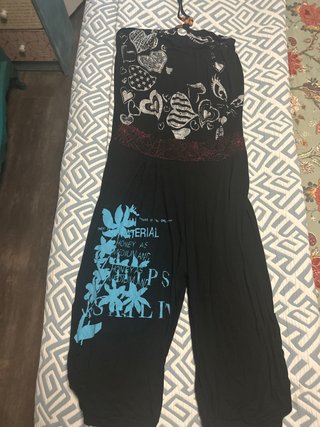 Mono mujer estampado corazones y flores