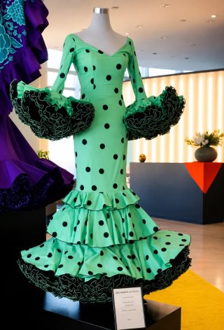 Traje Flamenco Exclusivo Verde Lunares Negro