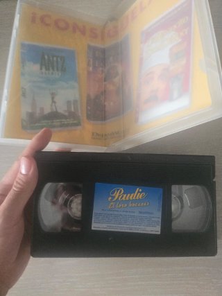 VHS Paulie, El Loro Bocazas
