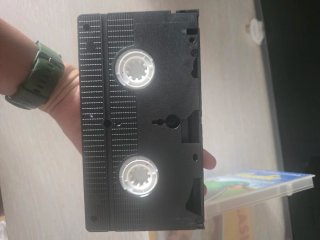 VHS Paulie, El Loro Bocazas
