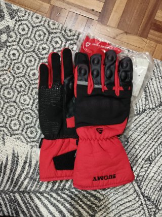 Chaqueta y guantes de moto