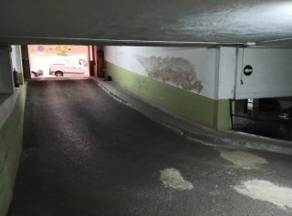 Plaza de garaje para coche y moto
