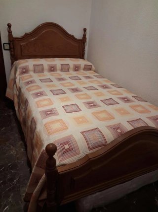 Cama de mader, solo estructura, no incluye colchón