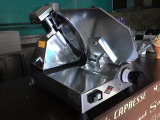 Affettatrice in acciaio inox