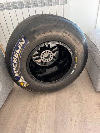 Llanta Michelin y rueda OZ Racing GP2