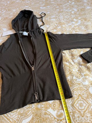 Sudadera Zara con cremallera y capucha
