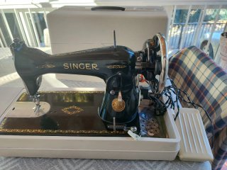 Máquina de coser SINGER clásica negra