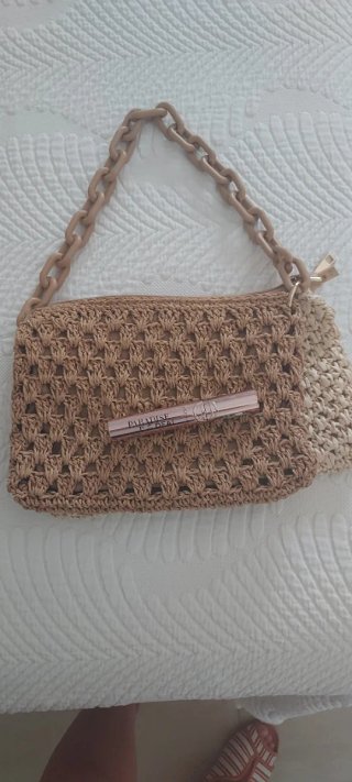Bolso de rafia beige y camel