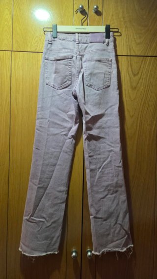 Pantalón vaquero rosa Pull&Bear T32