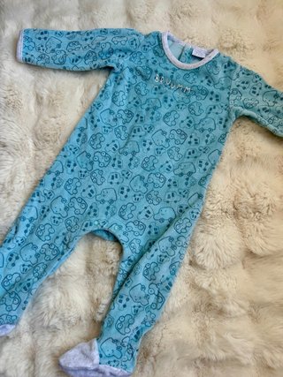 Abbigliamento per neonati: pigiama dinosauro e passeggini