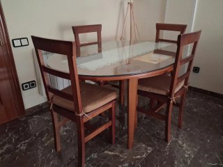 Mesa redonda cristal y 6 sillas madera