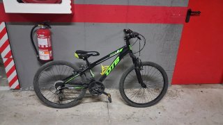Bicicleta infantil negra 24'