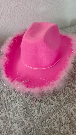 Sombrero vaquero rosa con plumas
