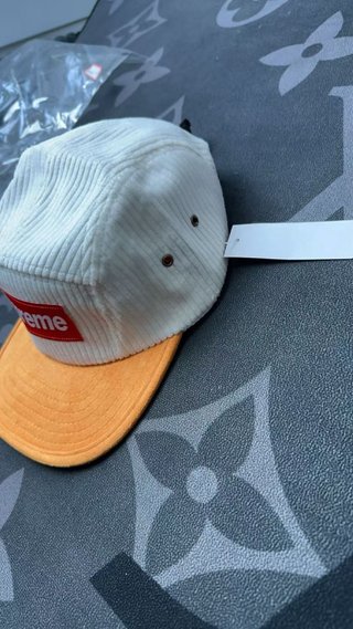Gorra Supreme Corduroy Blanca y Naranja
