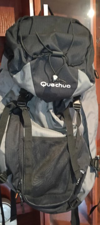 Mochila Trekking Quechua 70L Negra/Gris