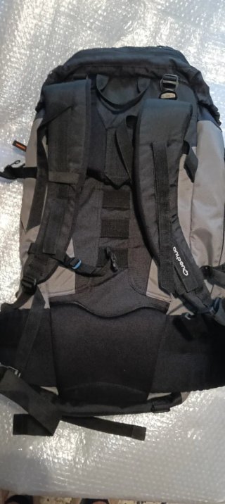 Mochila Trekking Quechua 70L Negra/Gris