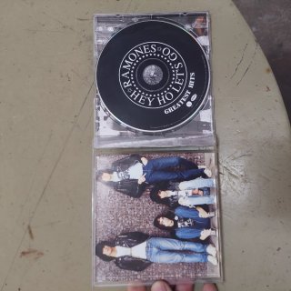 CD Ramones Hey Ho Let's Go Greatest Hits Punk