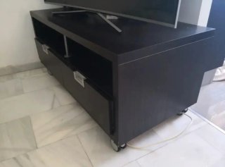 Mesa TV con ruedas y cajones