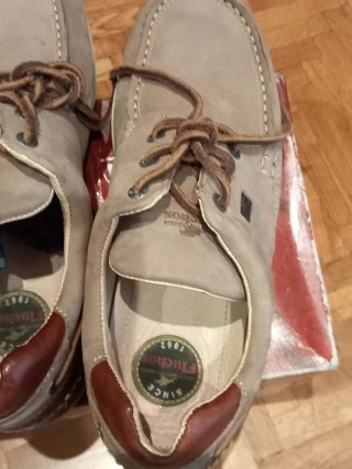 Zapatos náuticos FLUCHOS beige y marrón