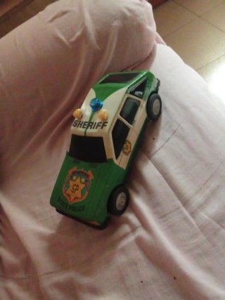 Coche de policía de hojalata Roman