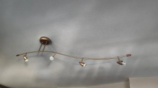 Lámpara de salón dorada