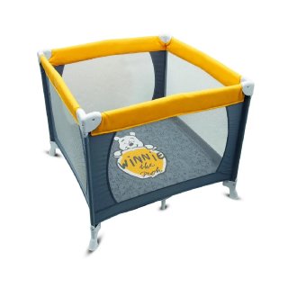 Parque infantil Winnie Pooh con bolas multicolor.