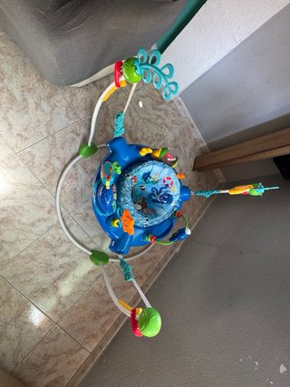Saltador para bebé con juguetes
