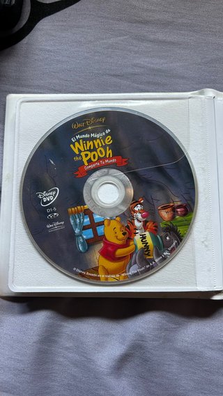 DVD El Mundo Mágico de Winnie the Pooh.