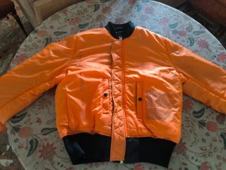 Chaqueta Alpha Industries.