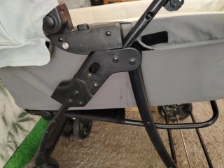 Carrito de bebé gris