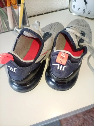 Zapatillas Nike niño gris y rojo