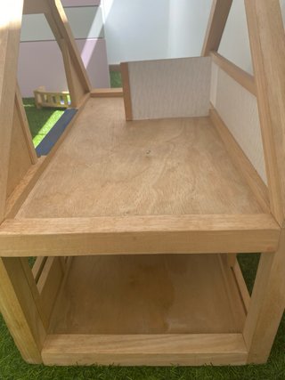 Casa de muñecas de madera