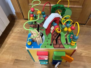 Cubo actividades madera infantil.  30x30x45.