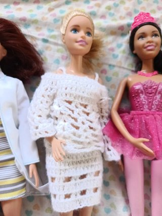 Lote de 3 Barbies con Ropa
