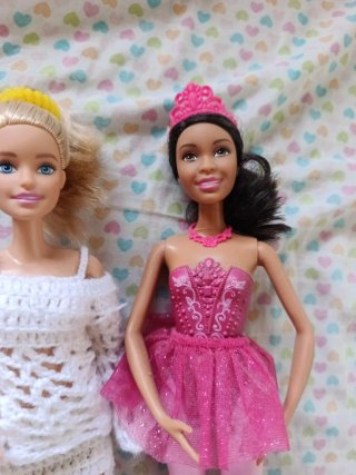 Lote de 3 Barbies con Ropa