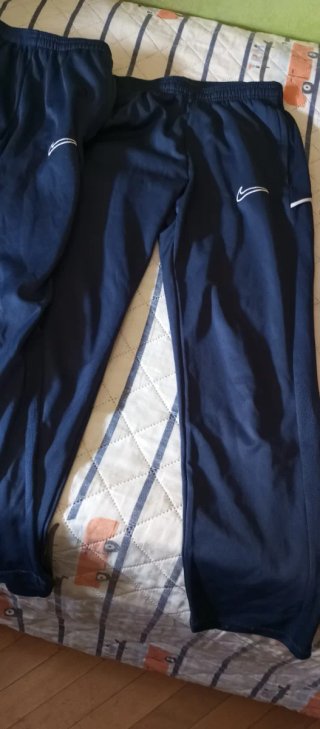Pantalón chándal Nike niño Talla L.  Son 4 .