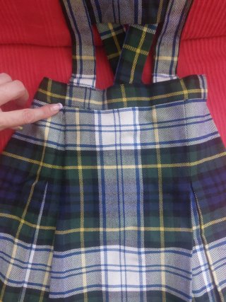 Uniforme escolar falda con tirantes talla 6.