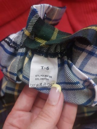 Uniforme escolar falda con tirantes talla 6.