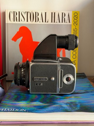 Hasselblad 500 C/M + Carl Zeiss Planar 80mm f/2.8
