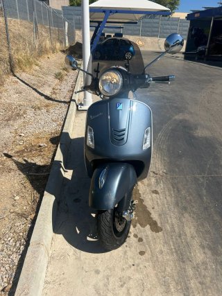 Vespa GTS 300 gris 2016