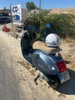 Vespa GTS 300 gris 2016