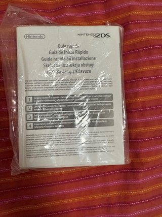 Nintendo 2DS Blanca y Roja + Lápiz Táctil