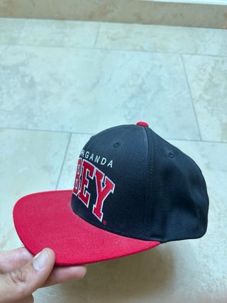Gorra Obey Propaganda Negra y Roja
