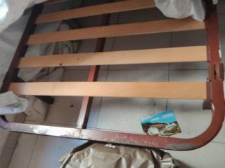 Somier de madera y metal