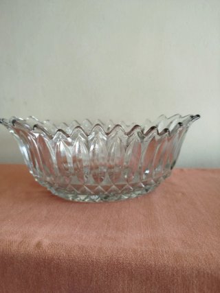 Frutero de vidrio antiguo tallado