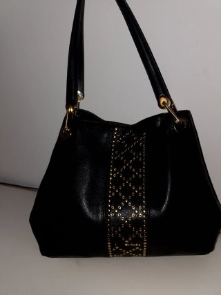Borsa Nera con Dettagli Oro