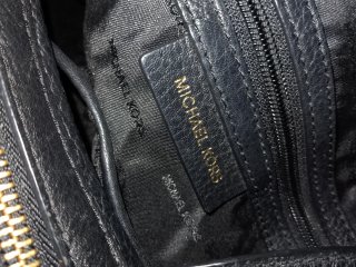 Borsa Nera con Dettagli Oro
