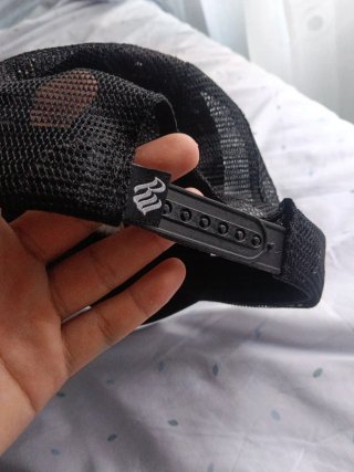 Gorra Negra con Parche Oso Cali York
