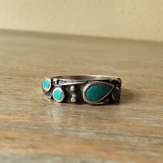 ANILLO DE PLATA CON PIEDRAS TURQUESAS