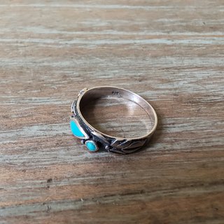 ANILLO DE PLATA CON PIEDRAS TURQUESAS